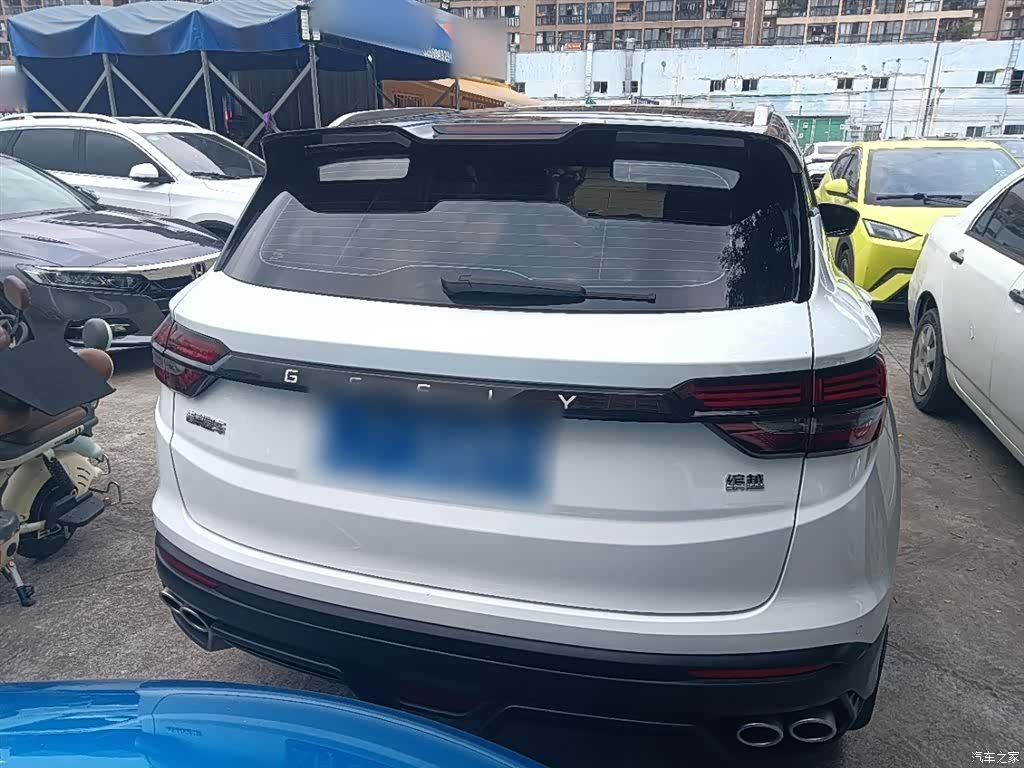 Geely Coolray, 2022 3
