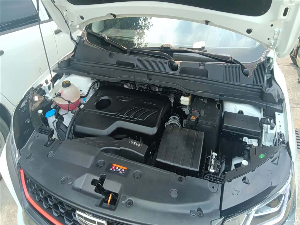 Geely Coolray, 2022 15