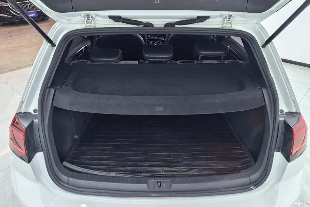 Volkswagen Golf, 2020 4