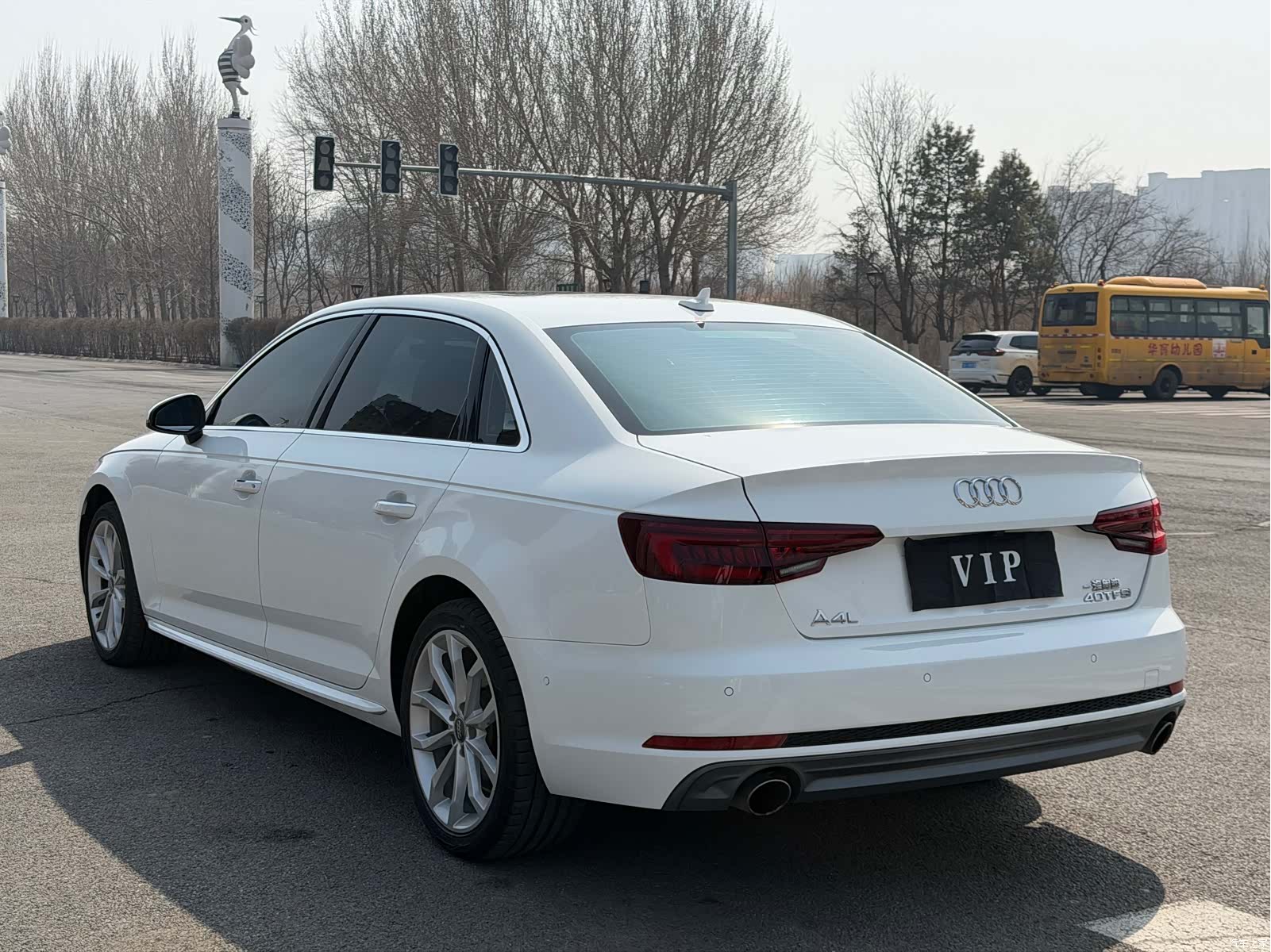 Audi A4L, 2018 7