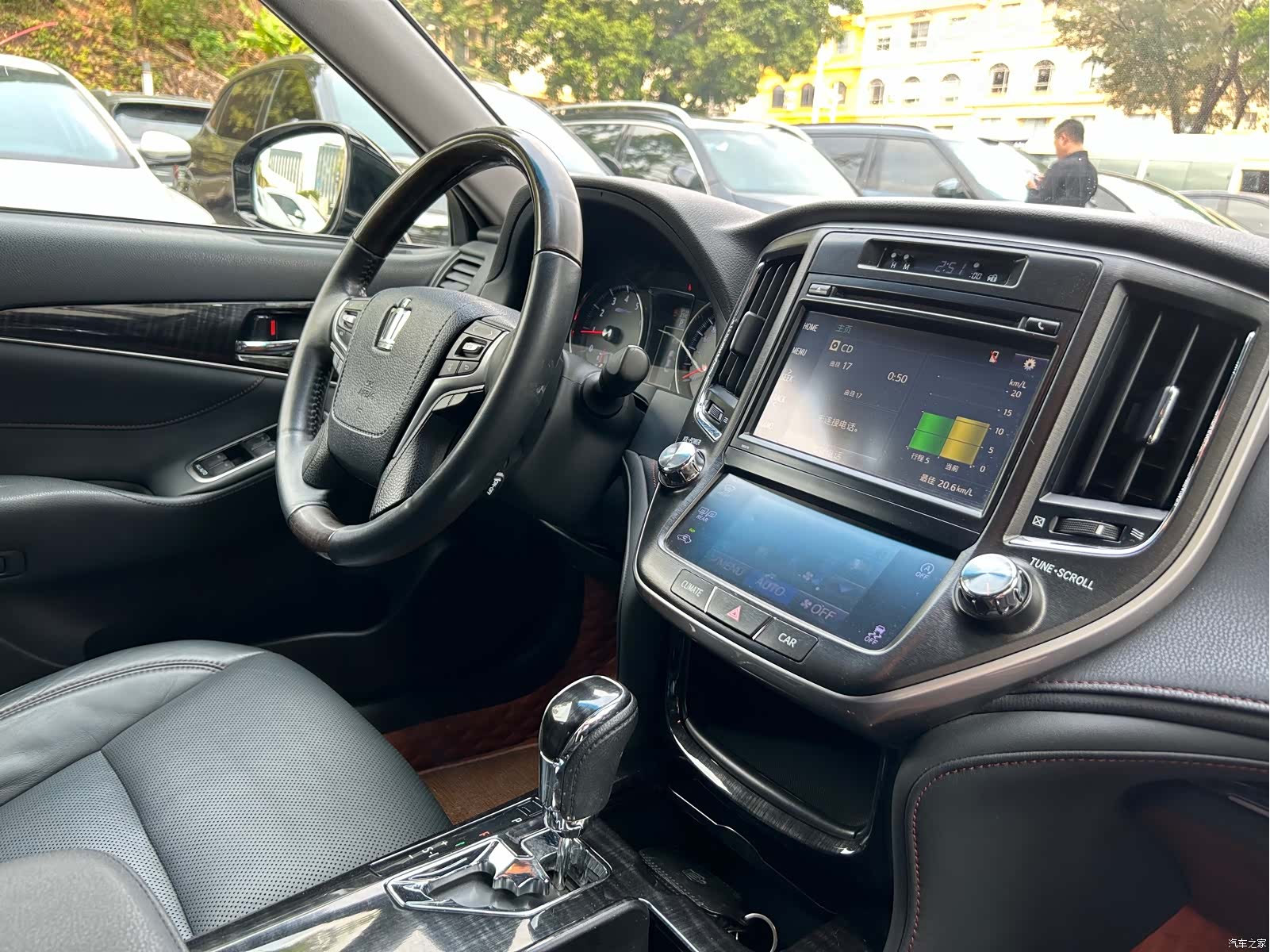 Toyota Crown, 2017 10