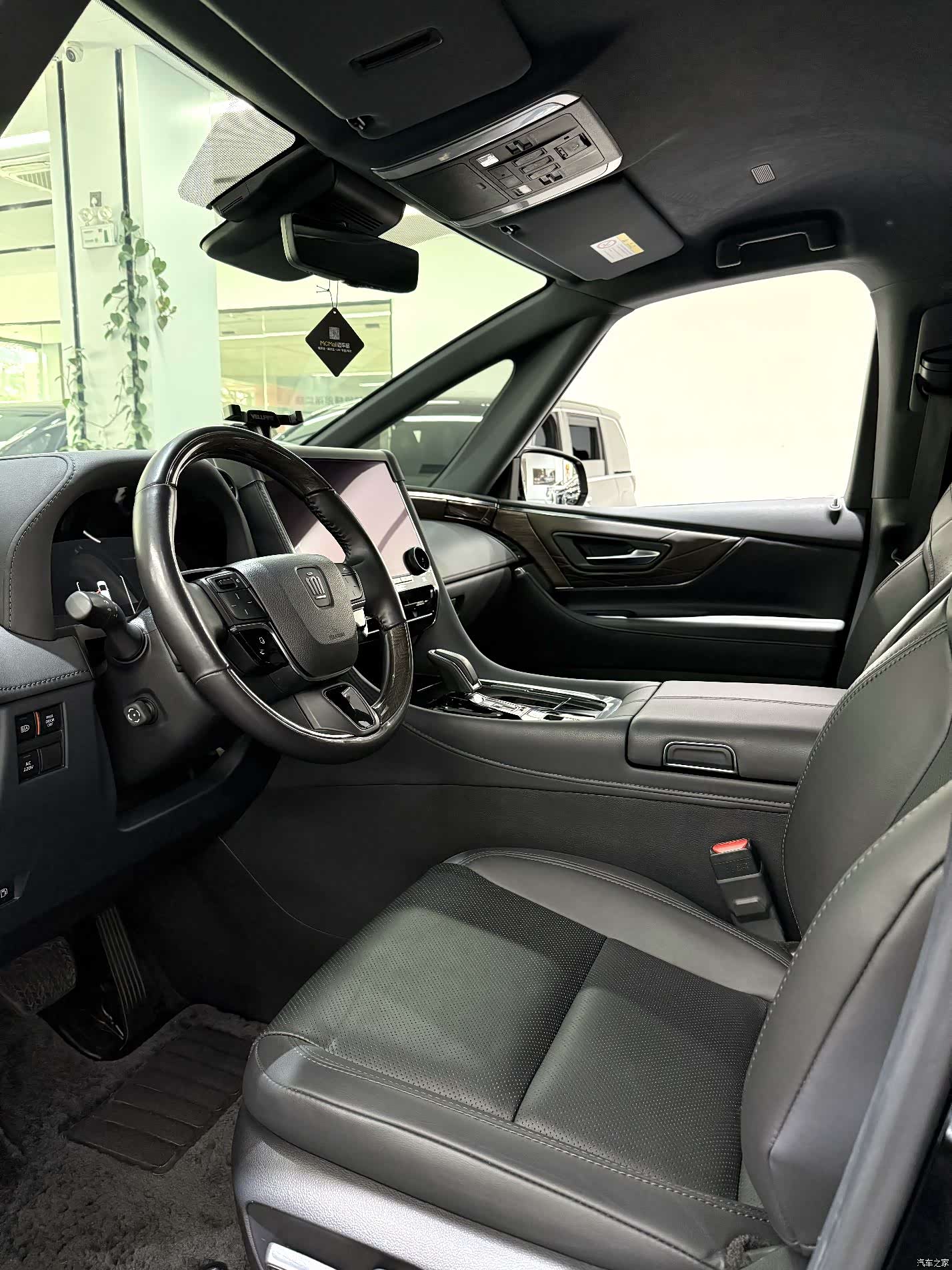 Toyota Vellfire, 2025 10