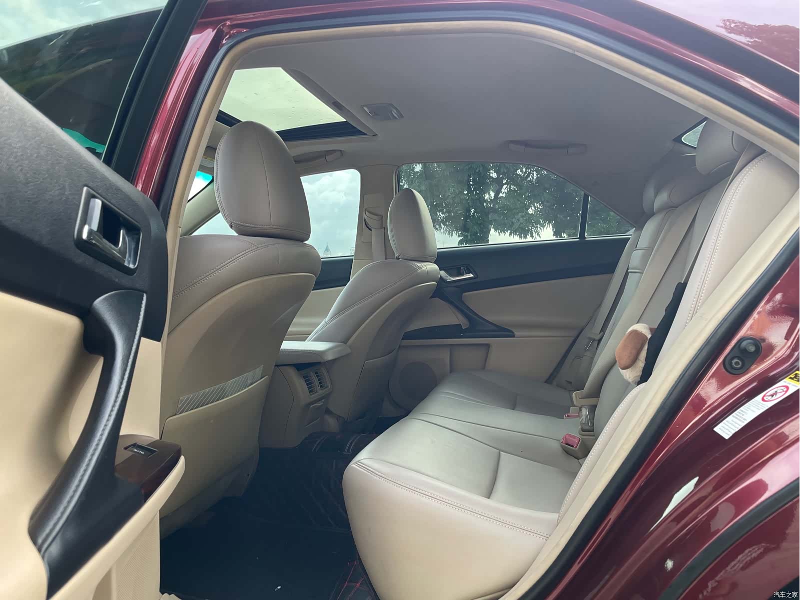 Toyota 2.5V, 2011 13