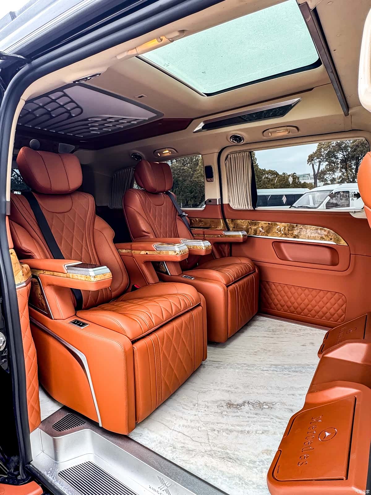 Mercedes-Benz V-Class, 2023 11