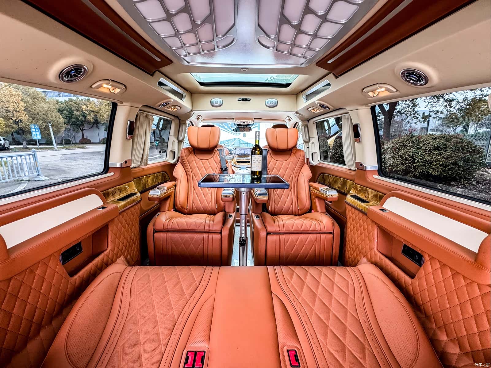 Mercedes-Benz V-Class, 2023 13