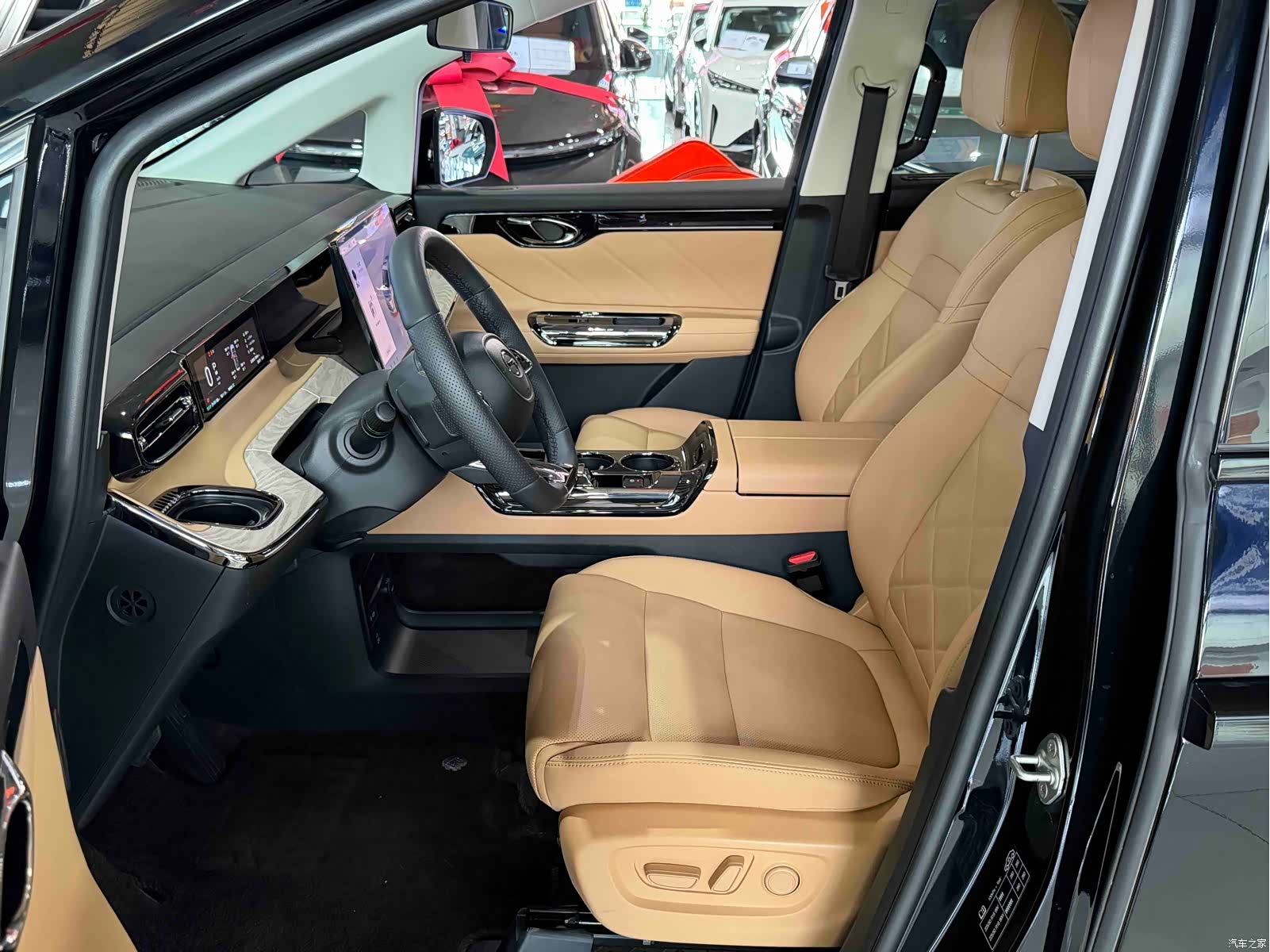 Trumpchi E8, 2025 4