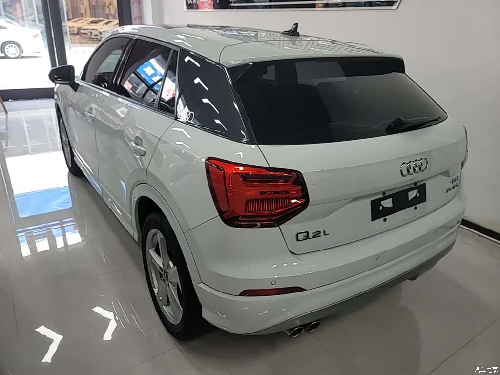 Audi Q2L, 2020 все фото