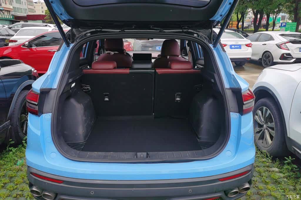 Geely Coolray, 2022 4