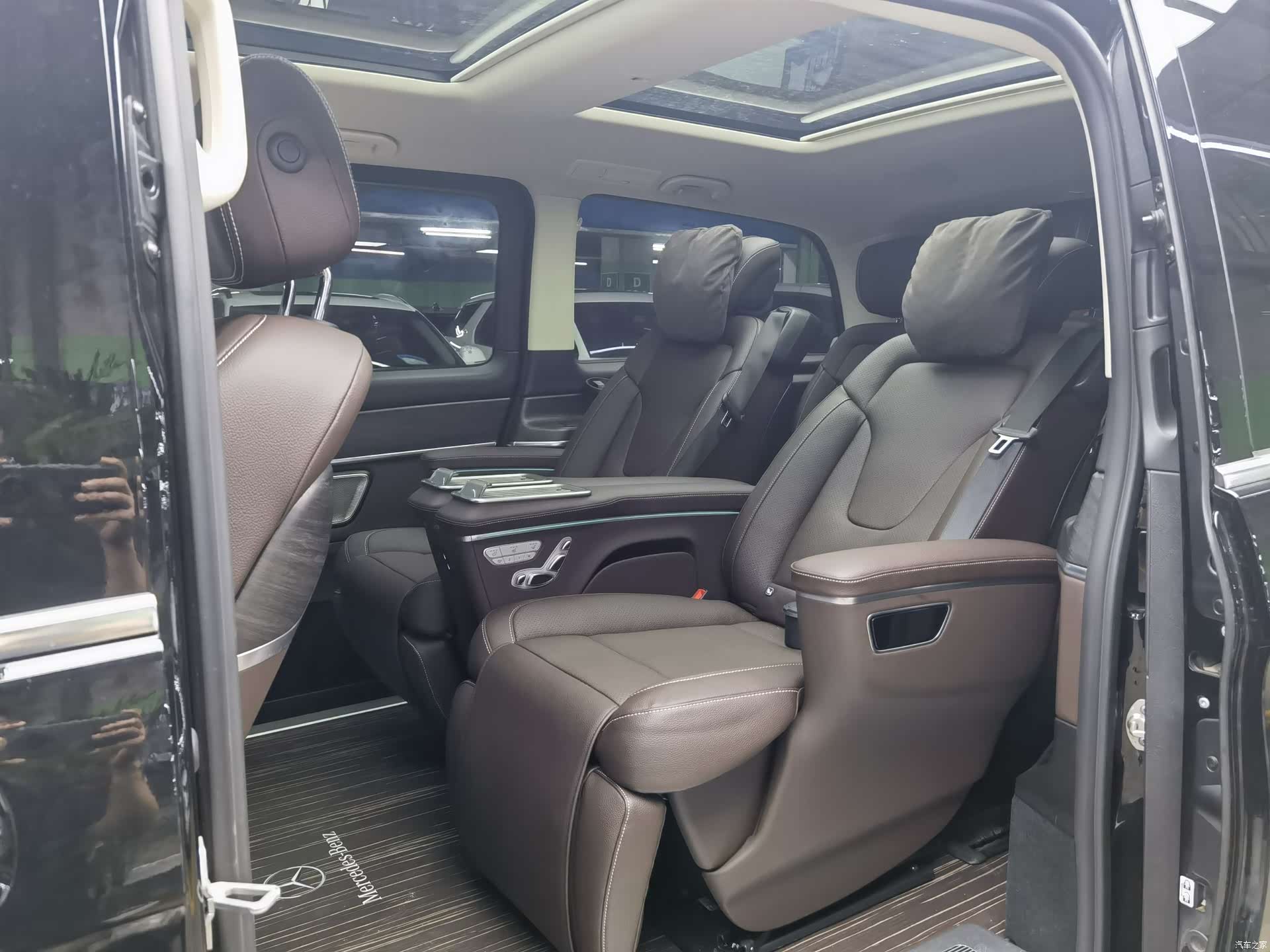 Mercedes-Benz V-Class, 2024 9