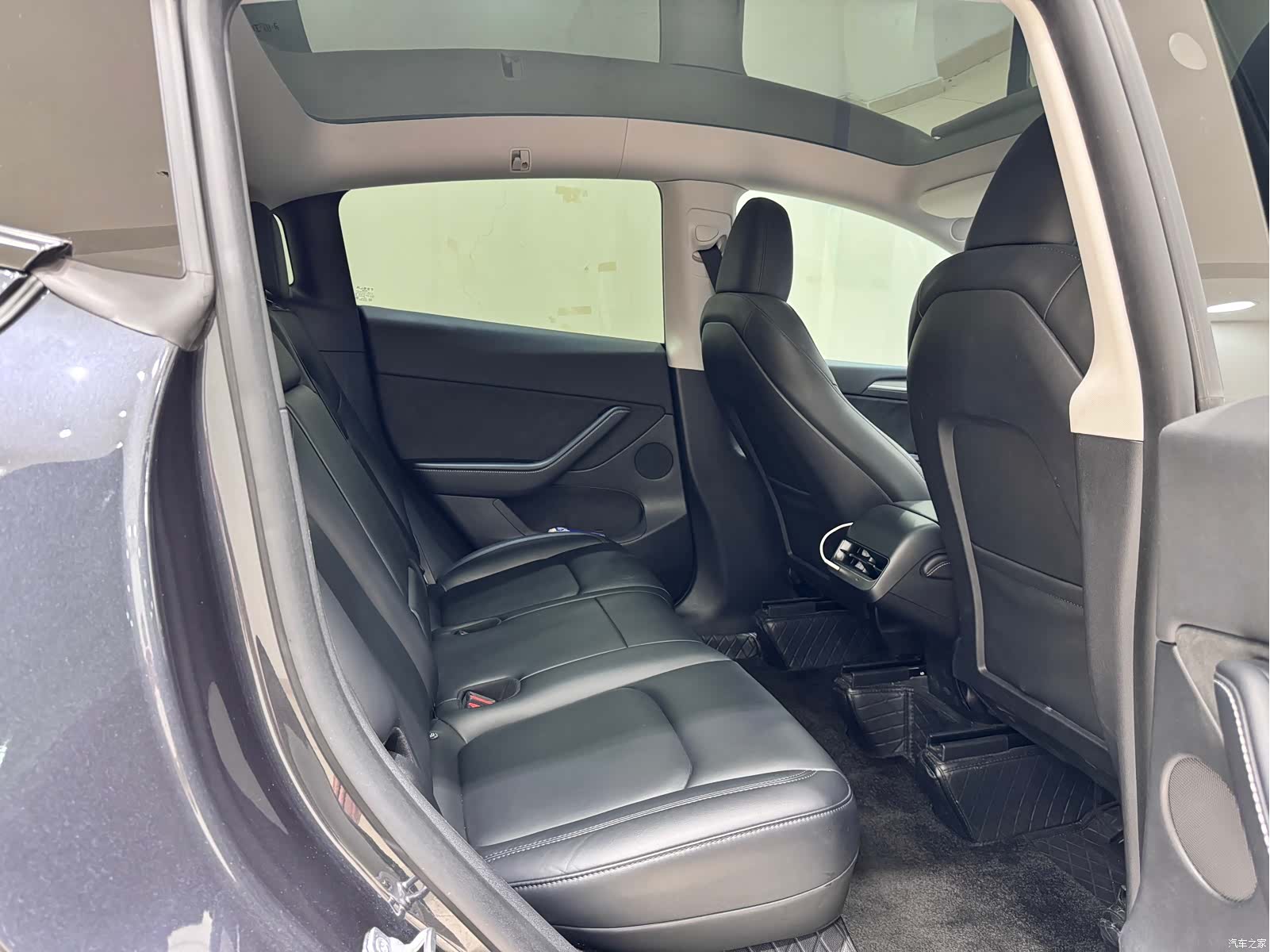 Tesla Model Y, 2024 10