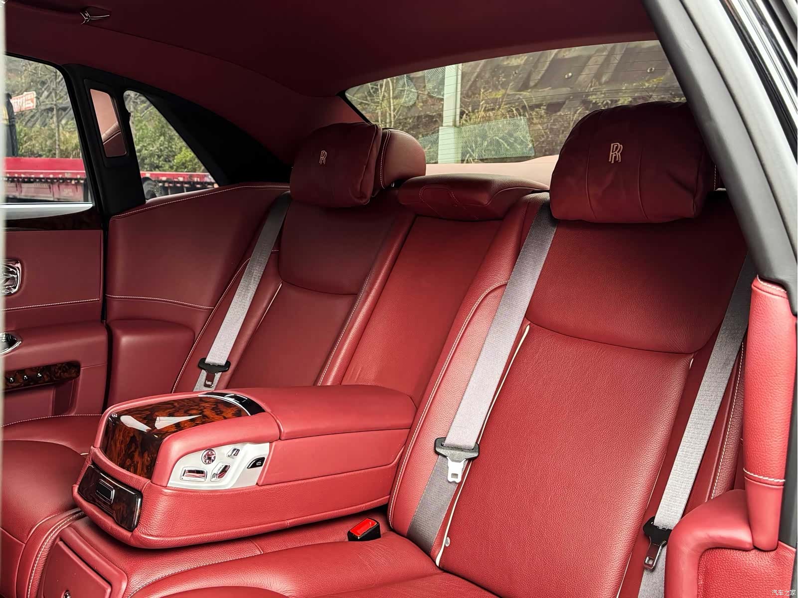 Rolls-Royce Ghost, 2018 7