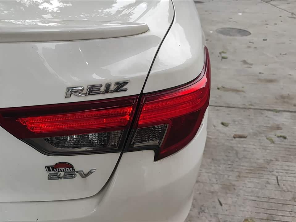 Toyota Reiz Toyota Reiz
