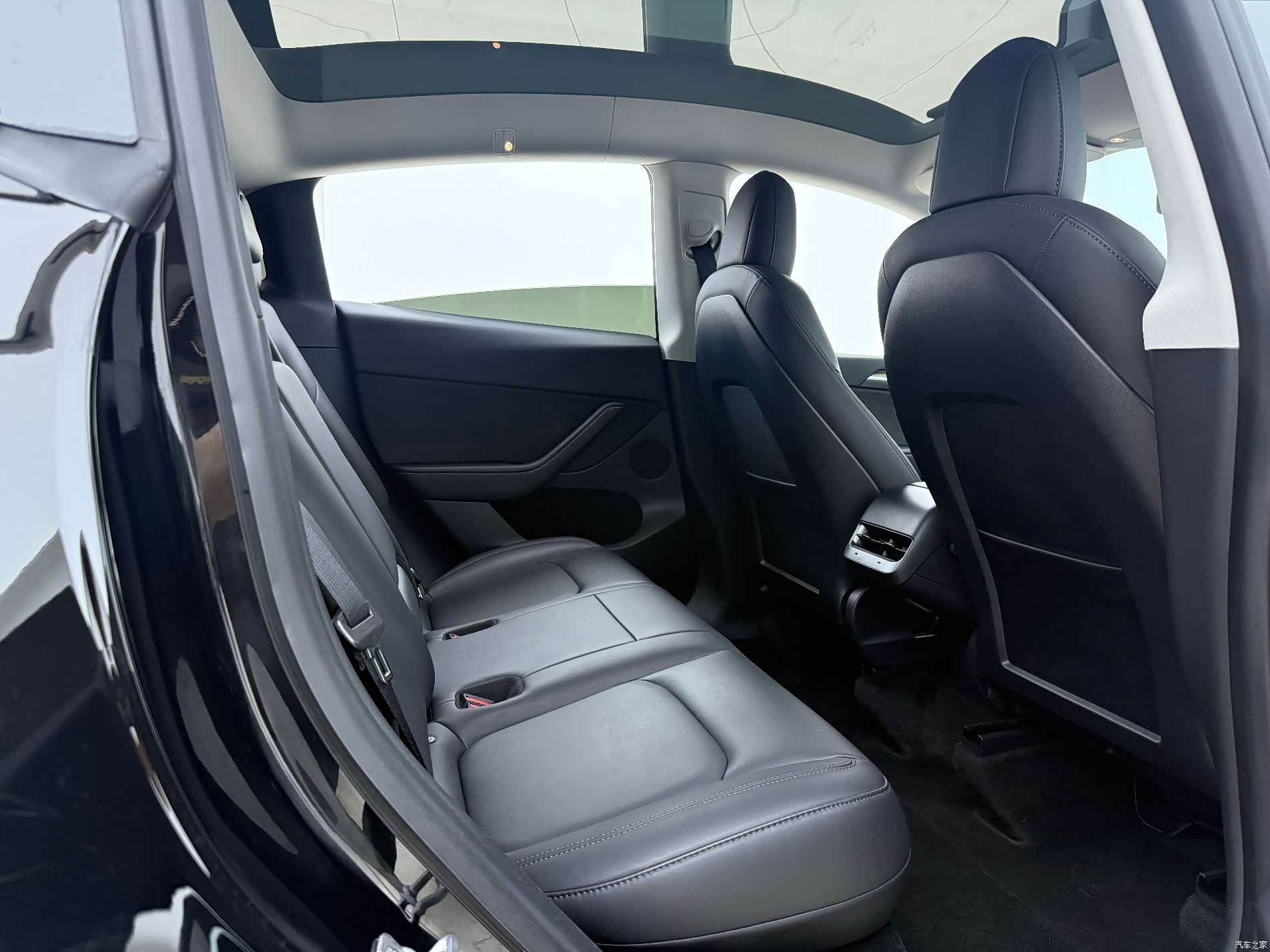 Tesla Model Y, 2021 17