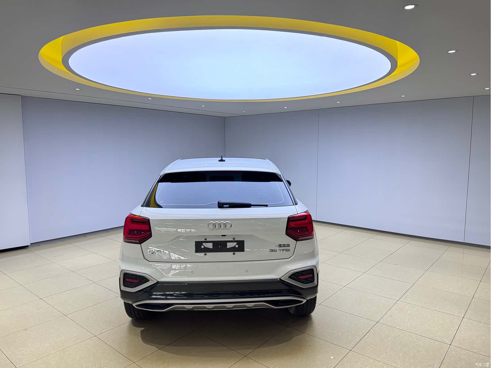 Audi Q2L, 2022 все фото