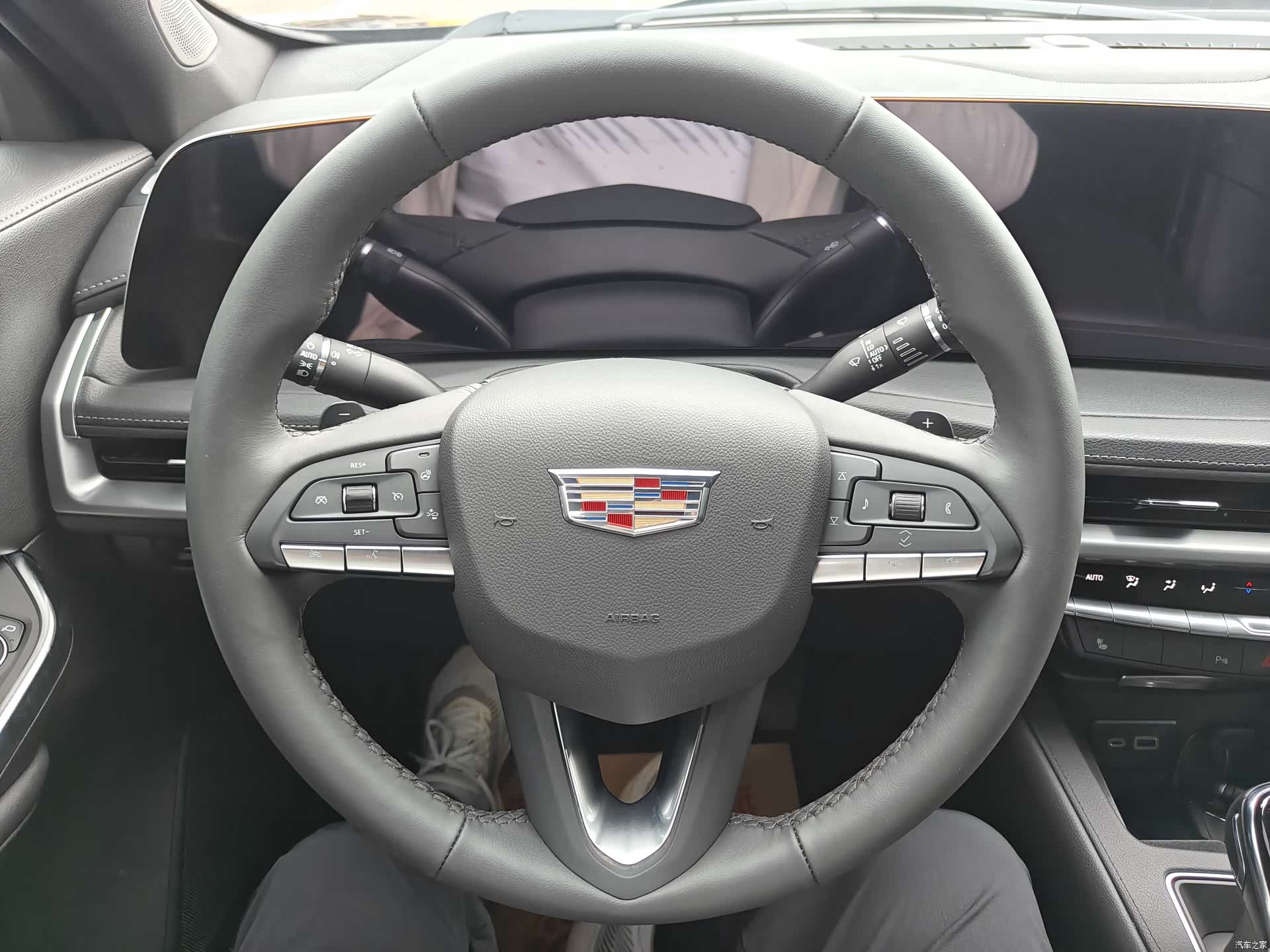 Cadillac XT4, 2025 все фото