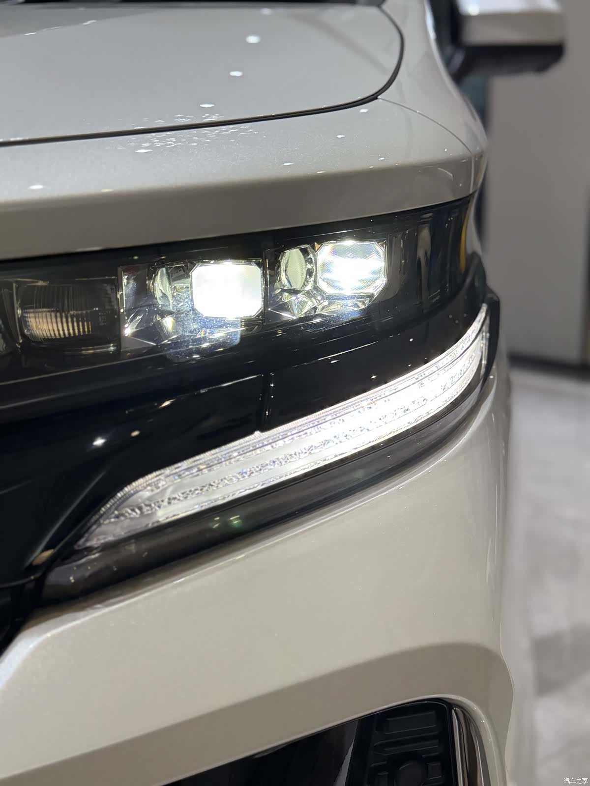 Toyota Vellfire, 2025 14