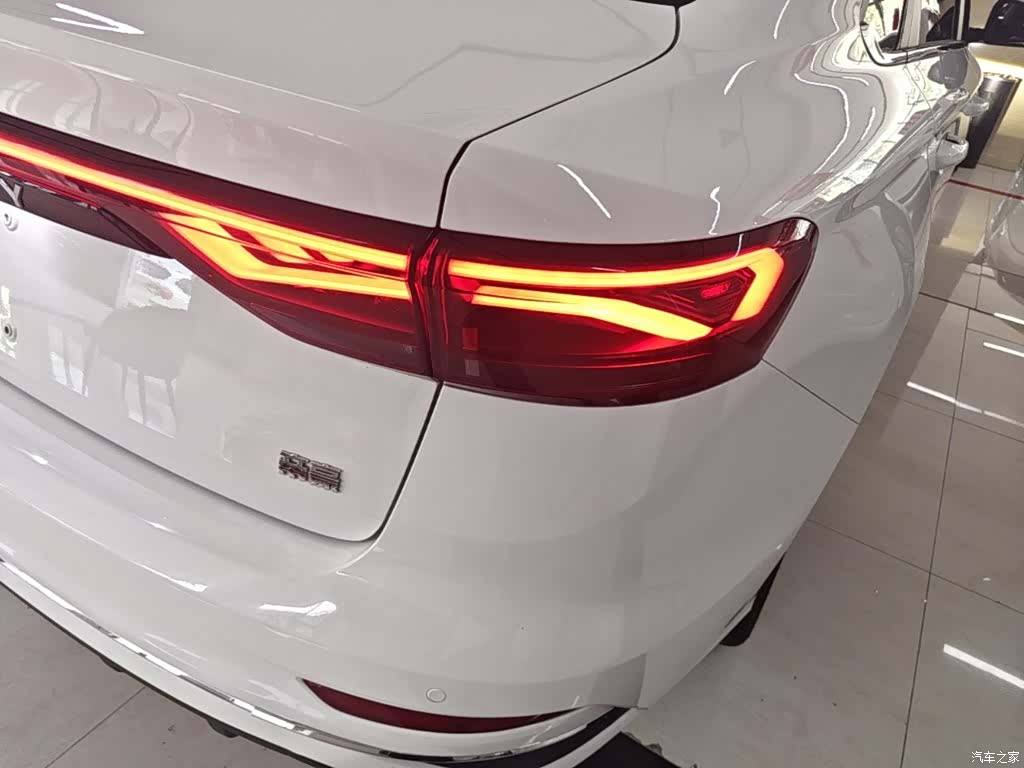 Geely Emgrand, 2022 8