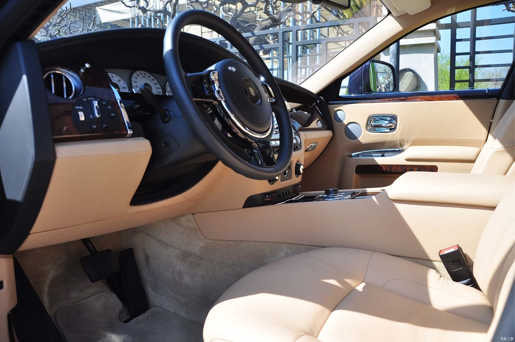 Rolls-Royce Ghost, 2013 все фото