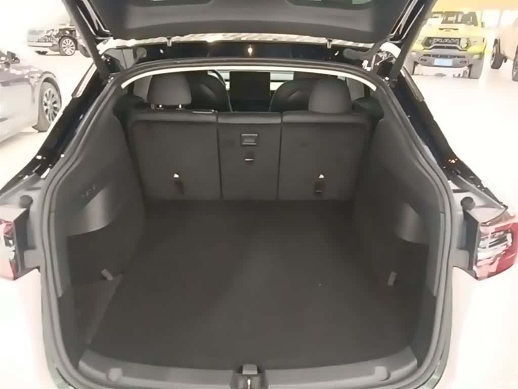 Tesla Model Y, 2023 19