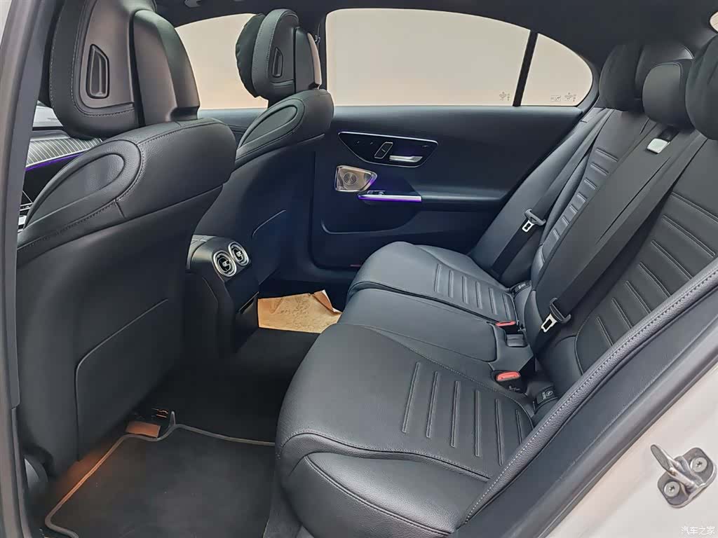 Mercedes-Benz C-Class, 2024 15
