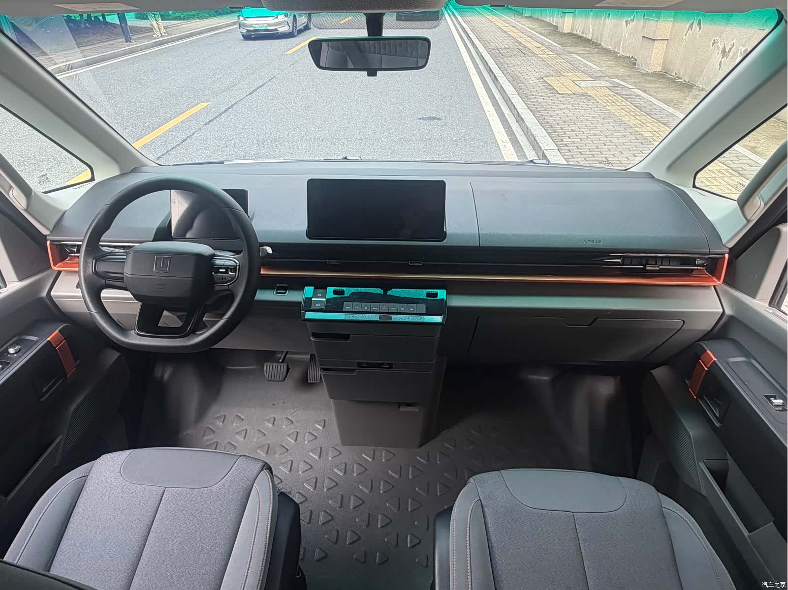 Geely Class VAN, 2024 15