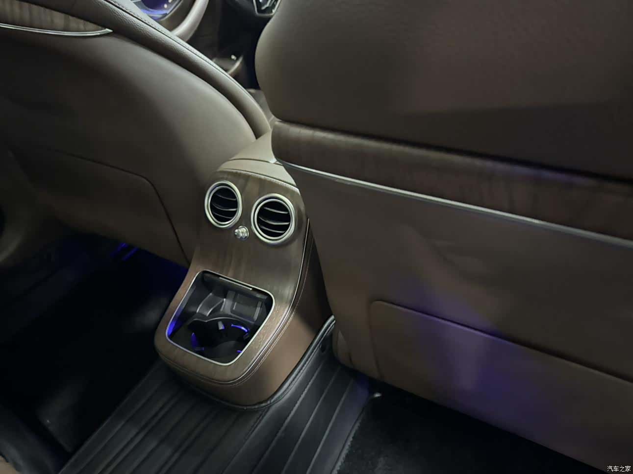 Mercedes-Benz E-Class, 2022 10