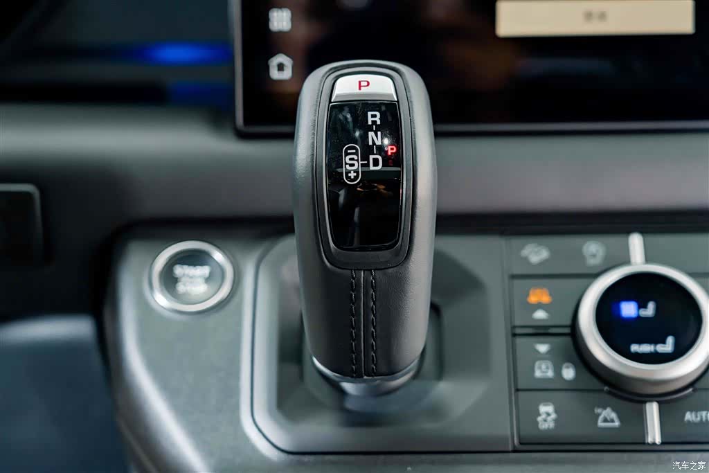 Land Rover Defender, 2025 16