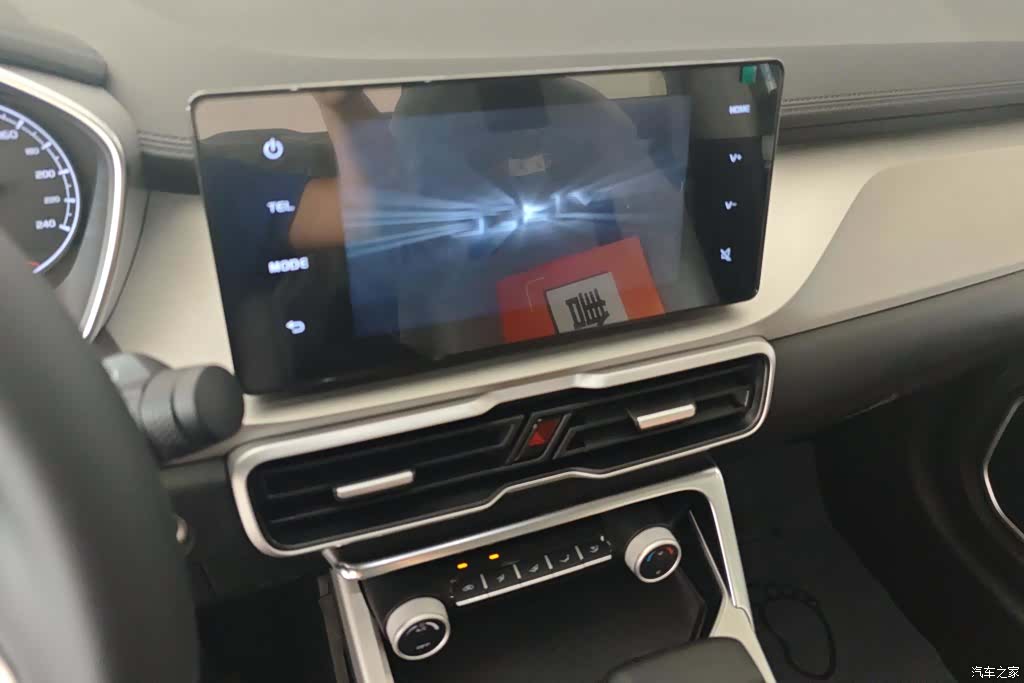 Geely Coolray, 2026 13