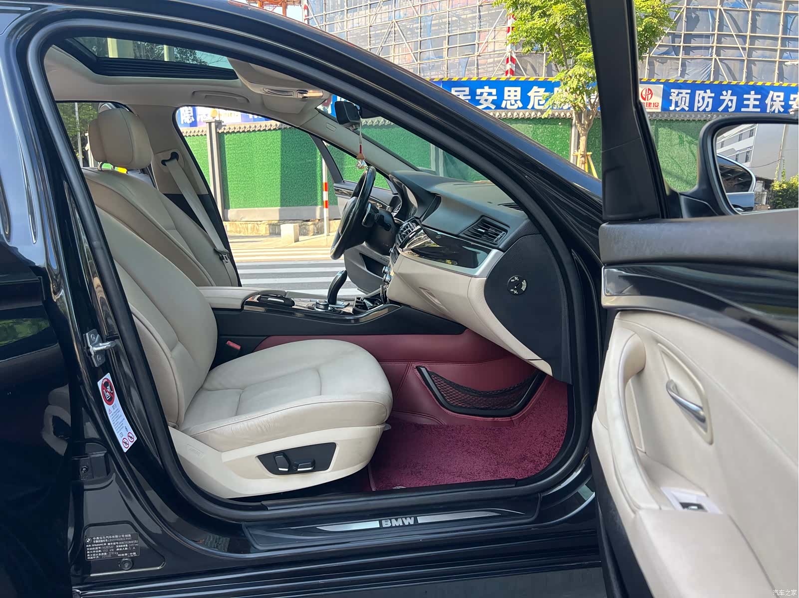 BMW 5 Series, 2011 11