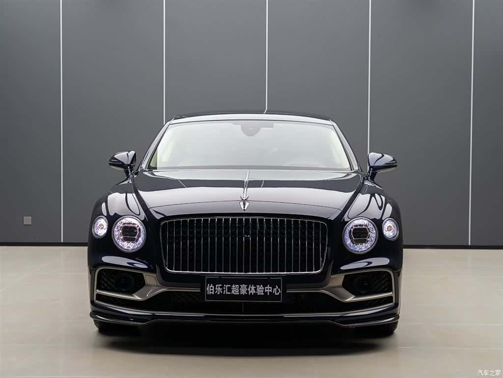 Bentley Flying Spur, 2023 3