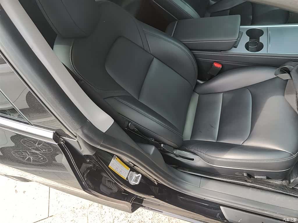 Tesla Model 3, 2023 25