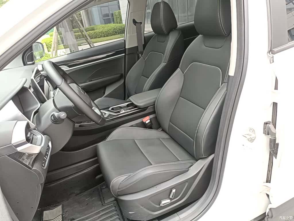 Geely Coolray, 2025 15