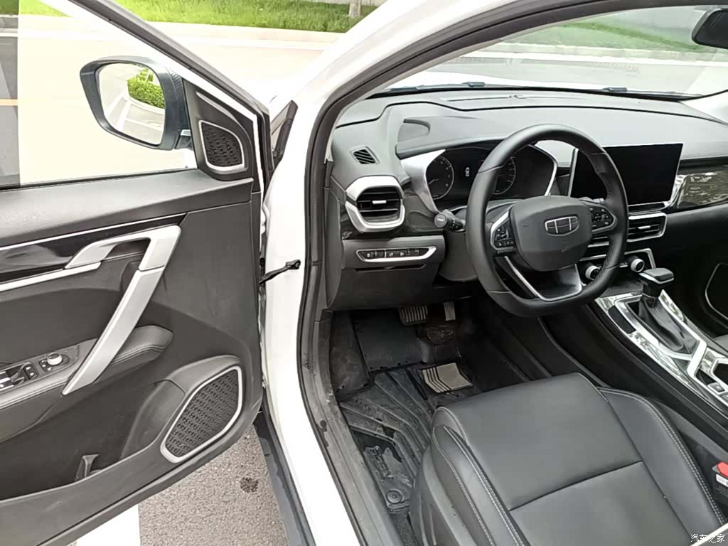 Geely Coolray, 2025 16