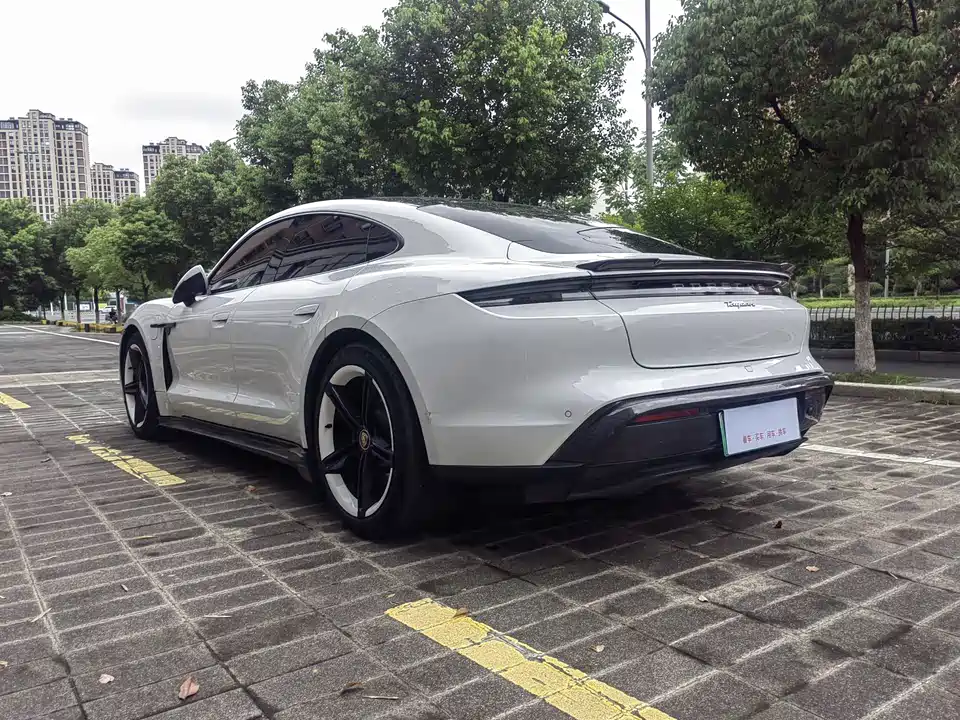 Porsche Taycan