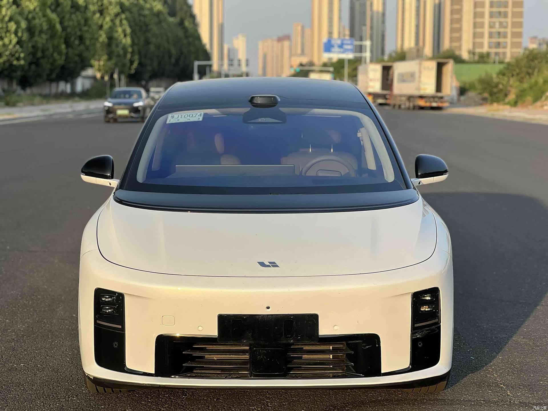 Li Auto i8, 2025 2