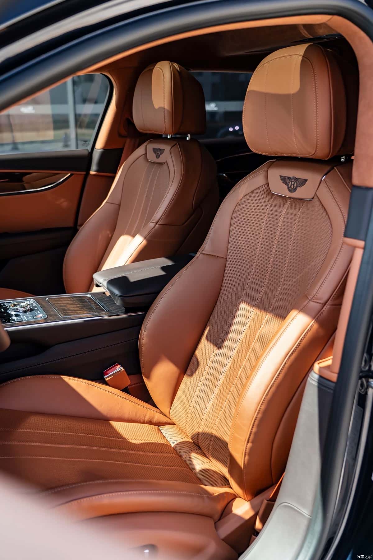 Bentley Flying Spur, 2024 7