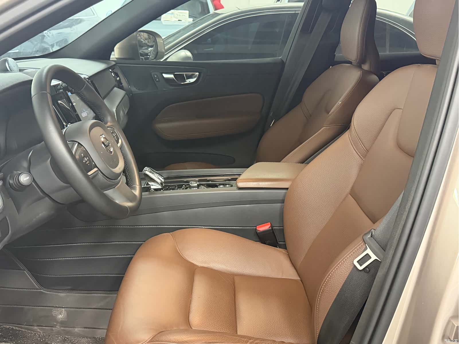 Volvo XC60, 2024 все фото