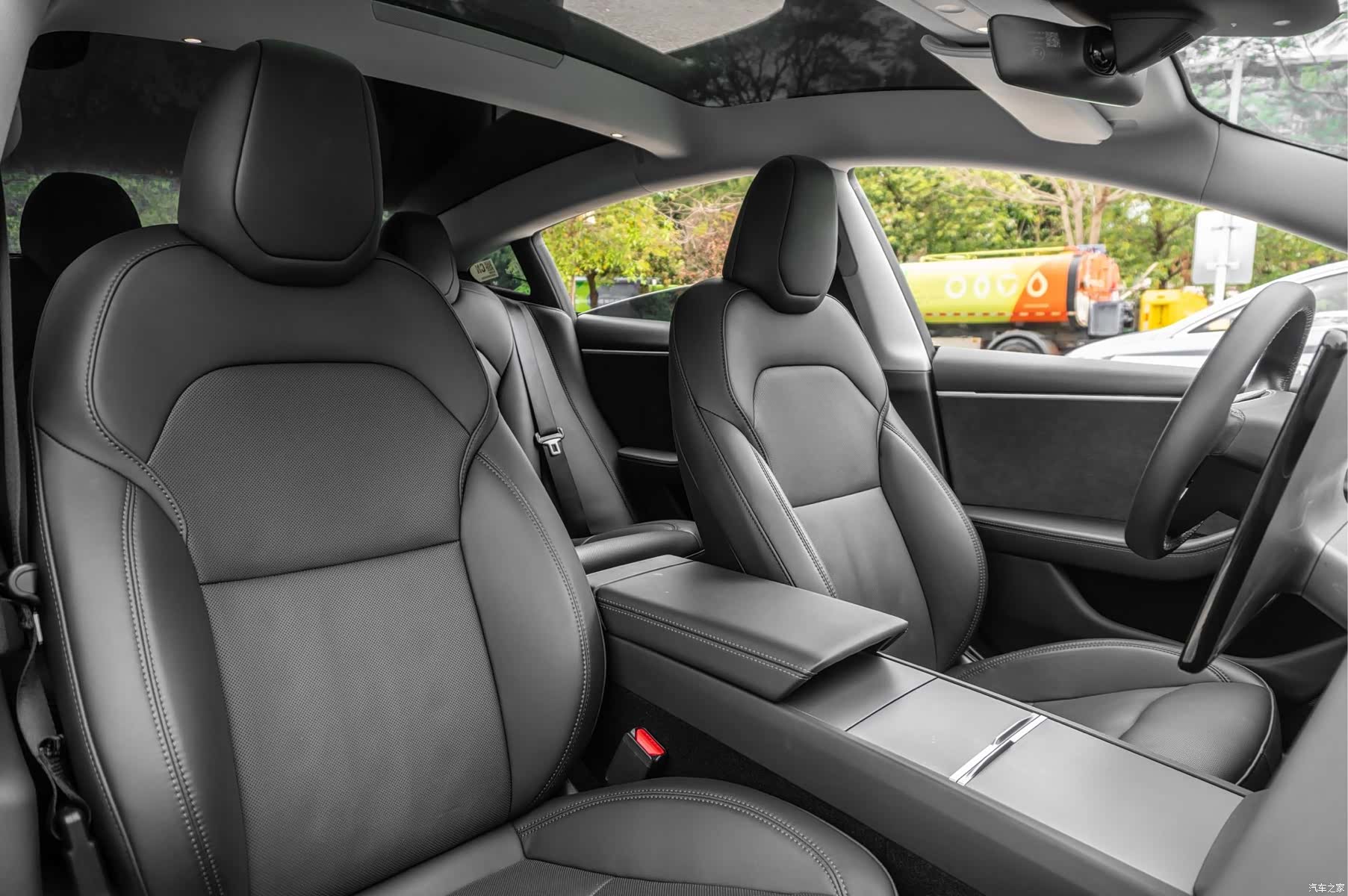 Tesla Model 3, 2024 16