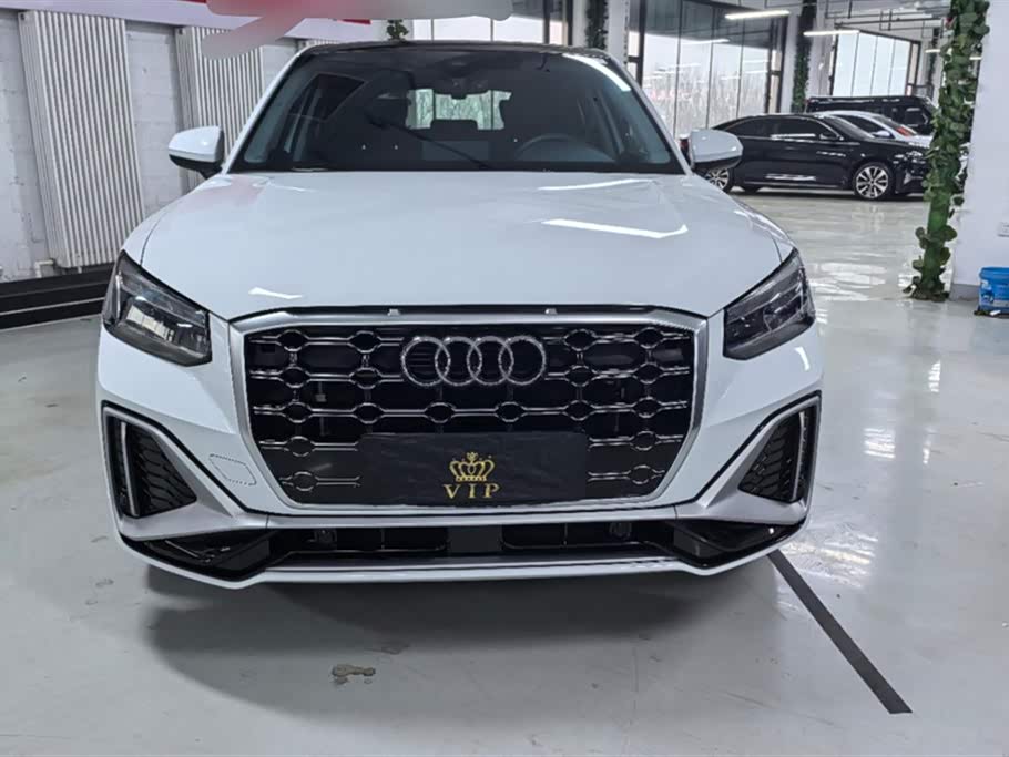 Audi Q2L