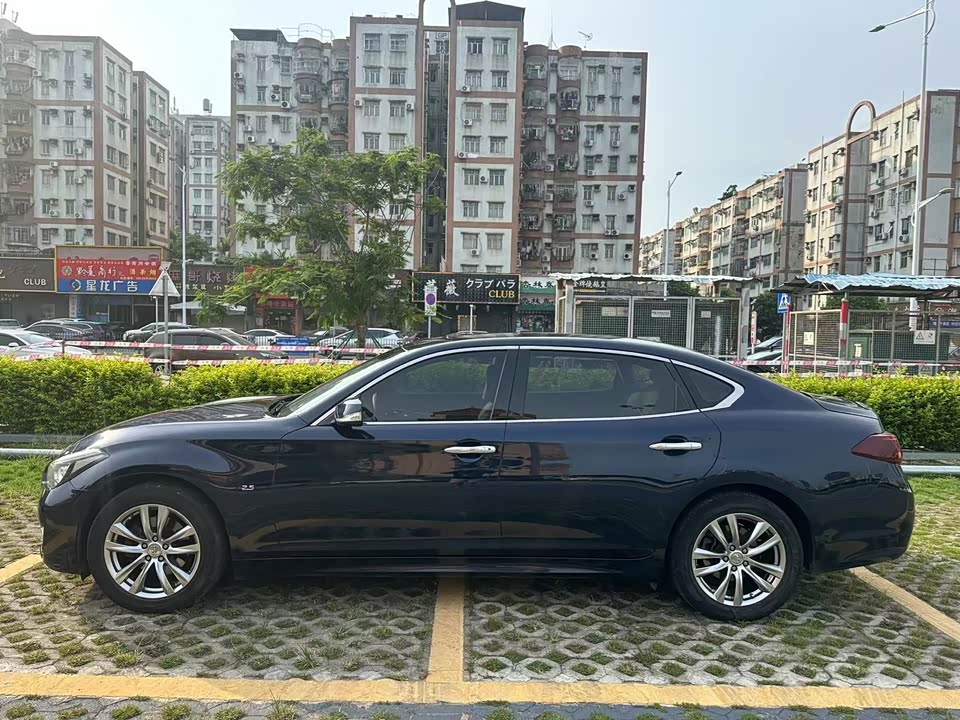 Infiniti Q70 Infiniti Q70
