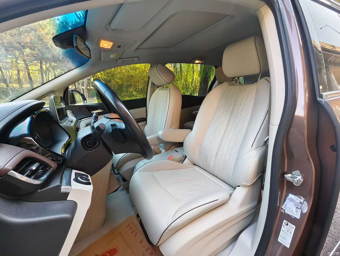 Buick GL8, 2022 4