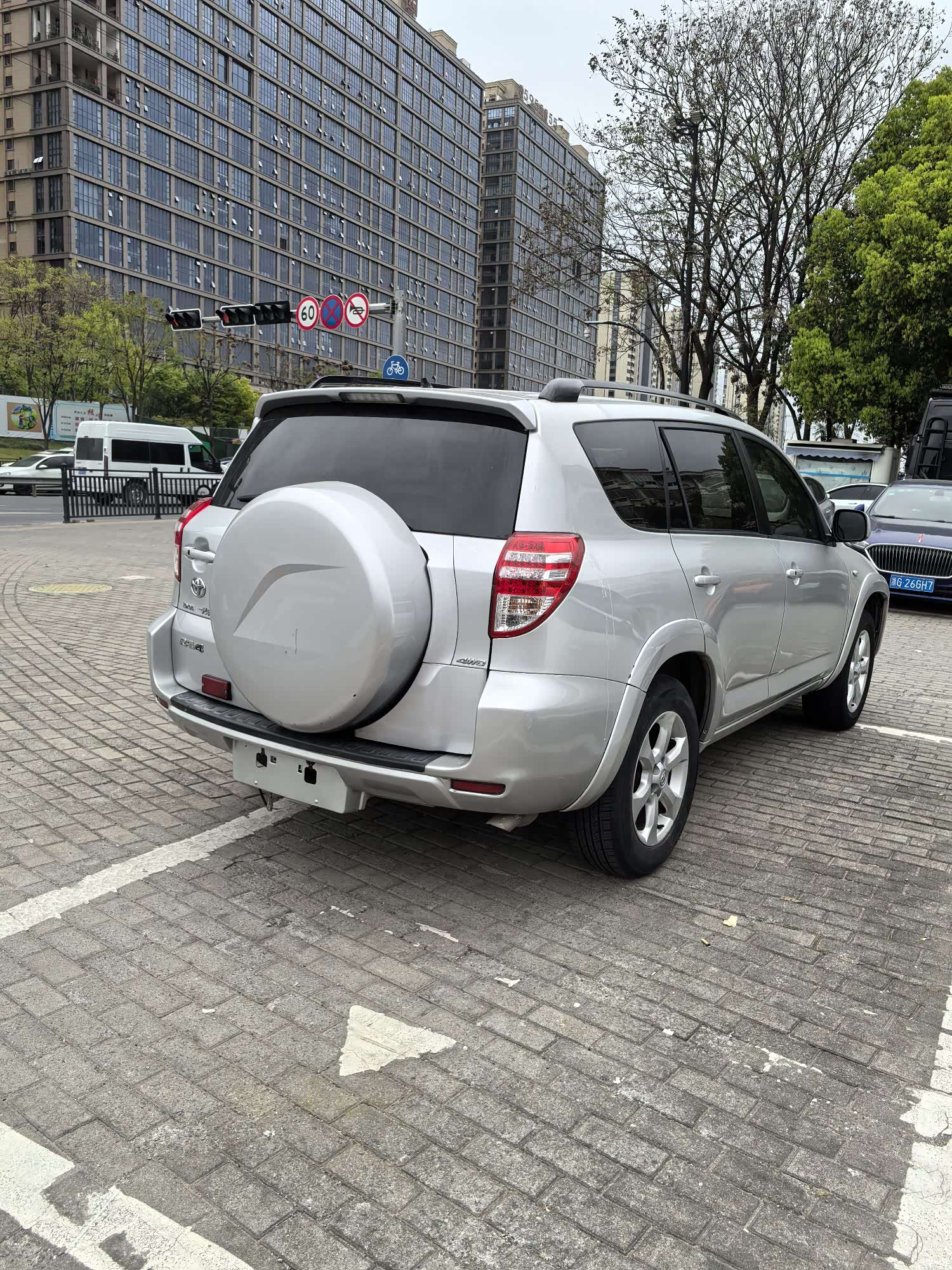 Toyota RAV4, 2010 все фото