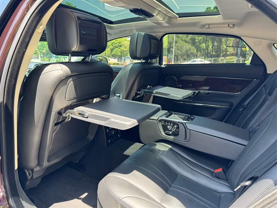 Jaguar XJ Jaguar XJ