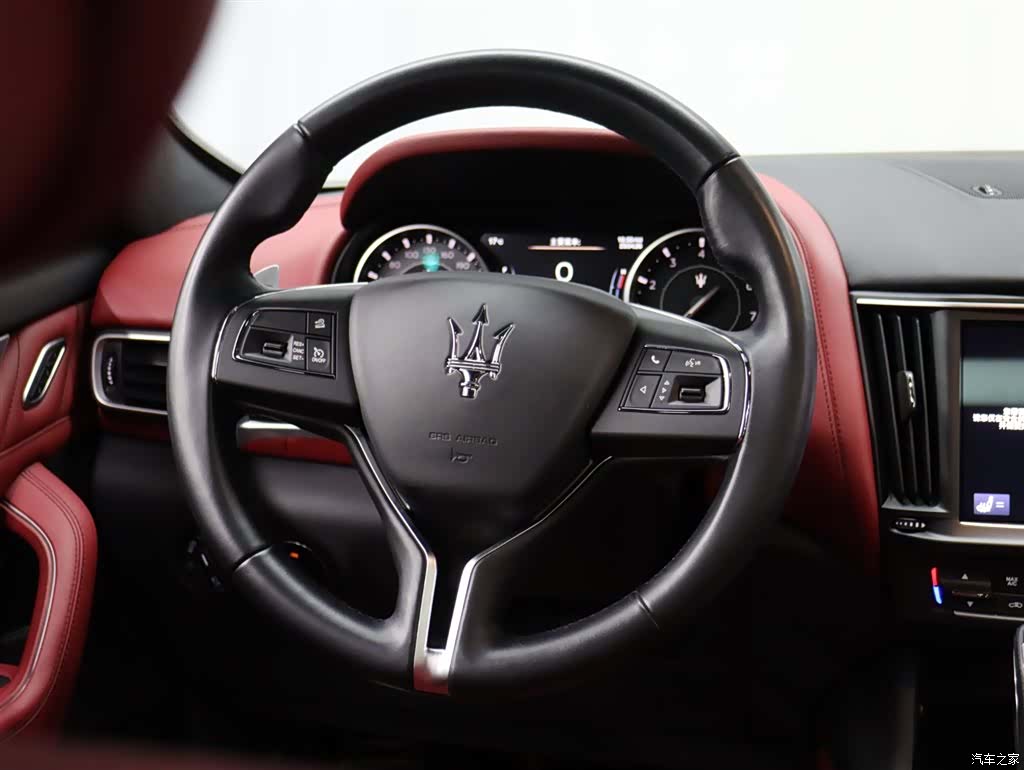 Maserati Levante, 2024 12