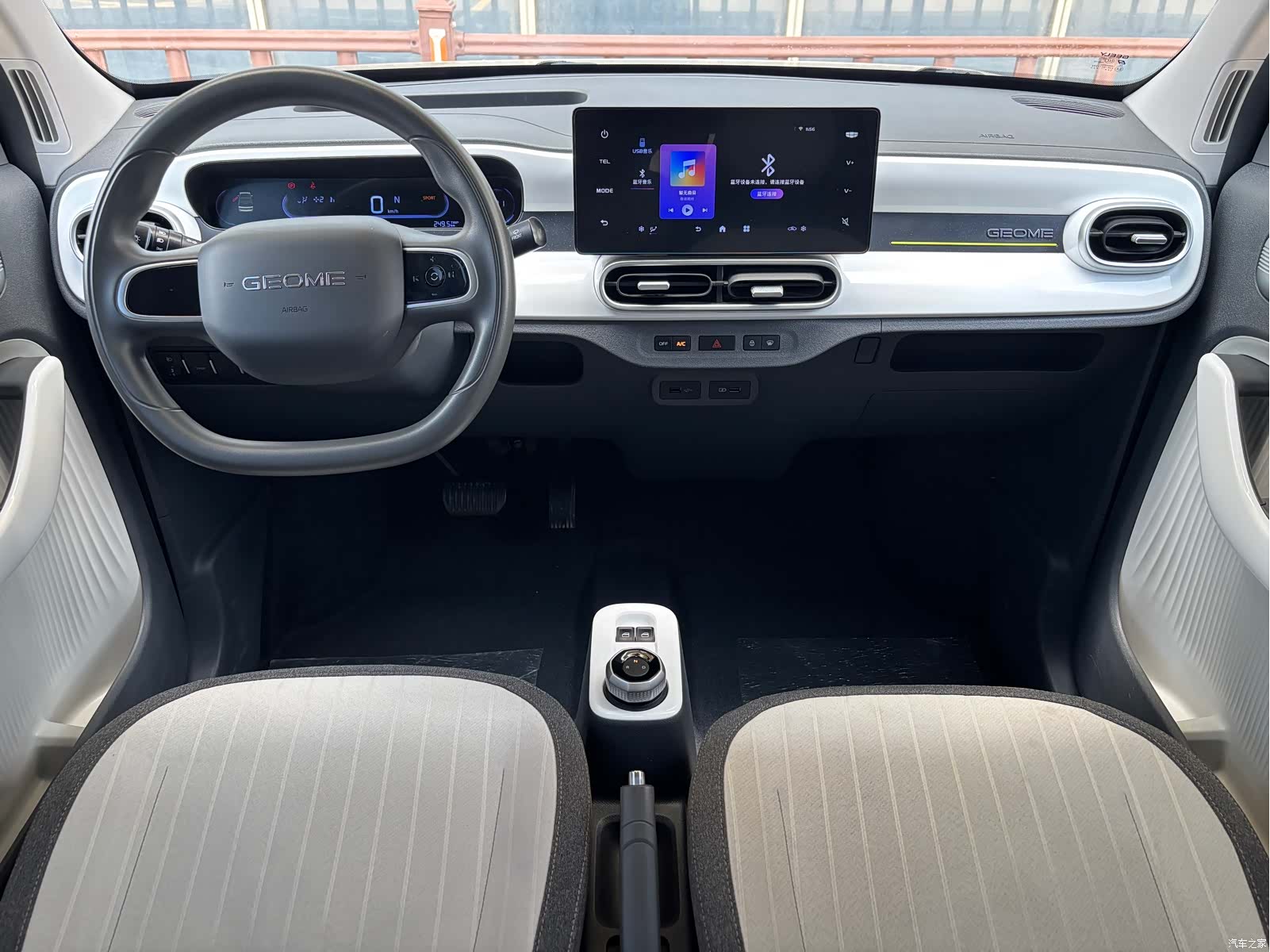 Geely Panda, 2025 8