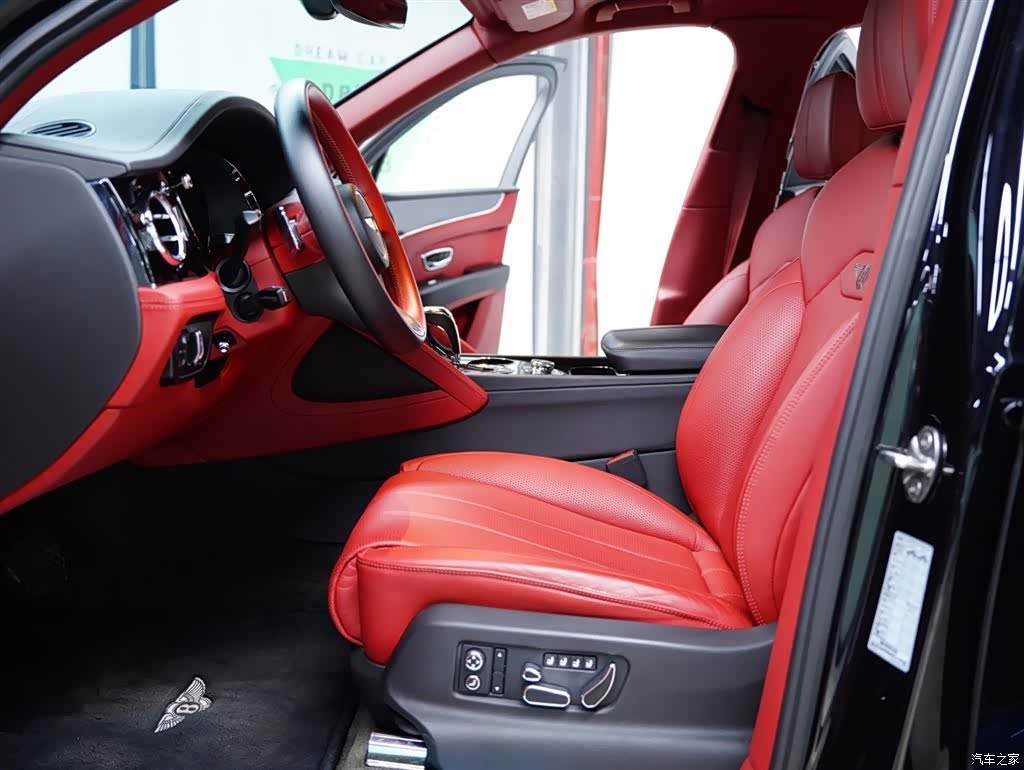 Bentley Bentayga, 2021 25