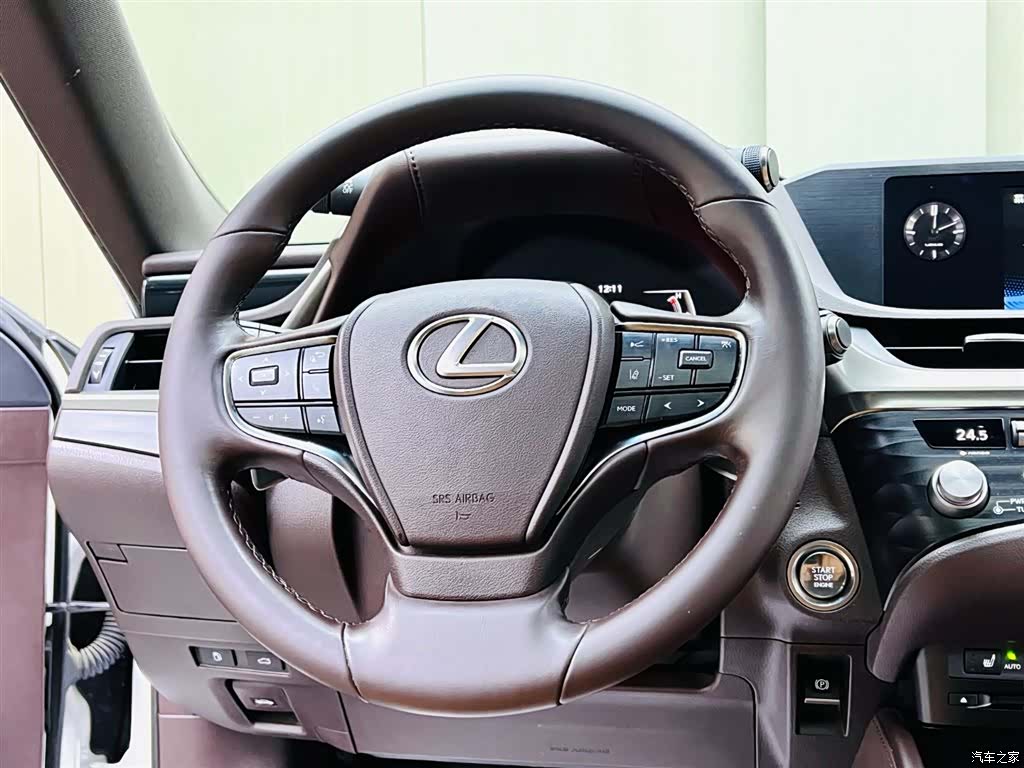 Lexus ES, 2020 10