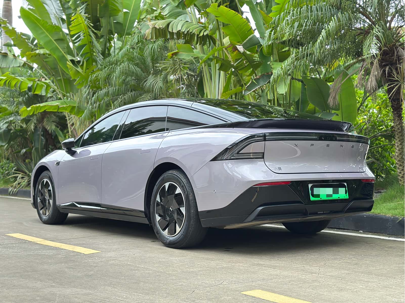 Xpeng P7, 2025 все фото