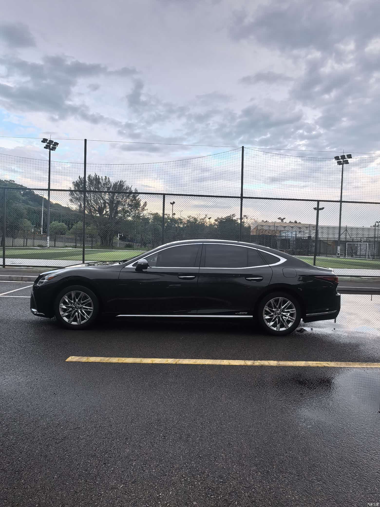 Lexus LS, 2023 3
