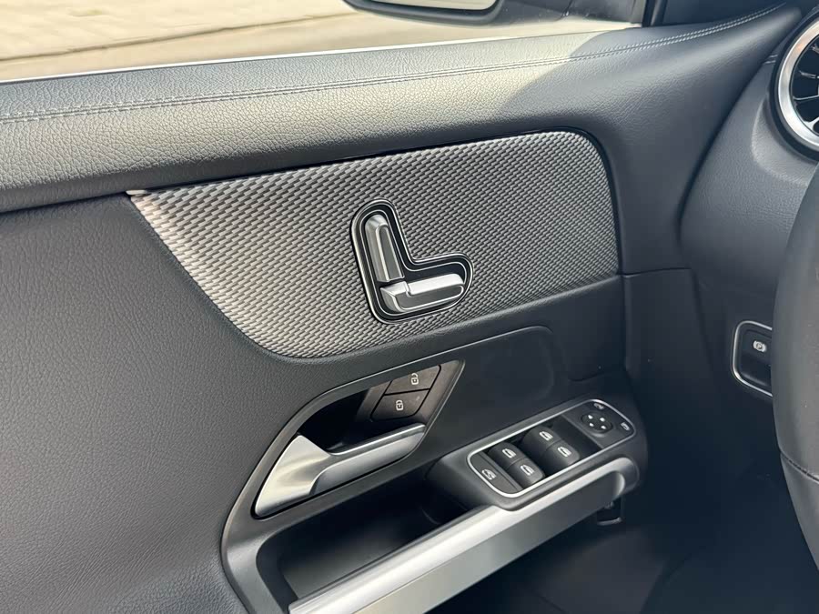 Mercedes-Benz GLB 2026, фото 17